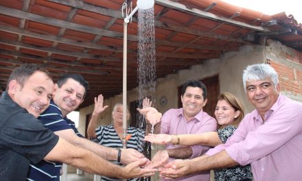 Famílias de Cariús celebram chegada de sistema de abastecimento